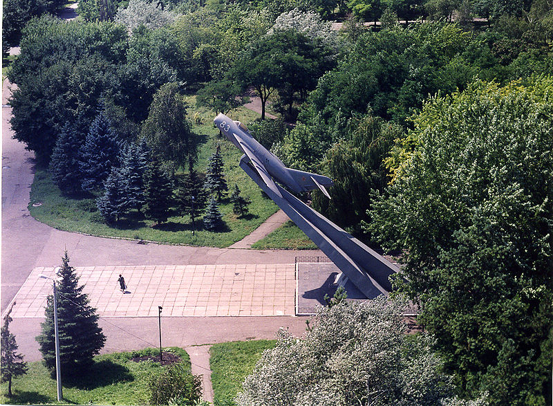 Illustration for article titled The Many Monuments To Russia's Beloved MiG
